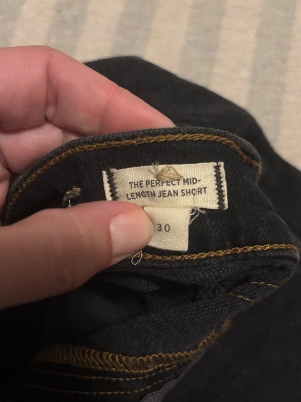 Madewell The Perfect Vintage Mid-Length Cargo Jean Short in Shamp Wash. Size 30. - Picture 4 of 4